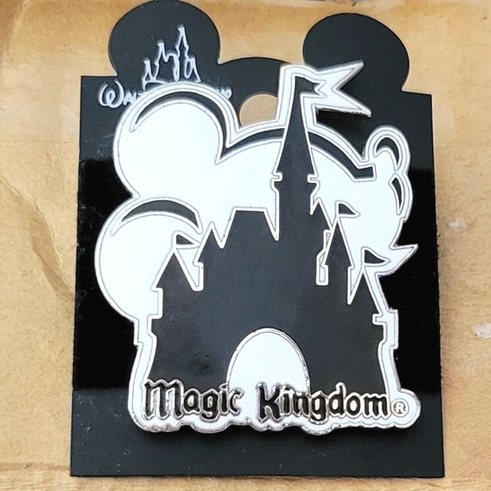 WDW Trading Pin-Magic Kingdom, Castle w/ Mickey's Sillouette 2001